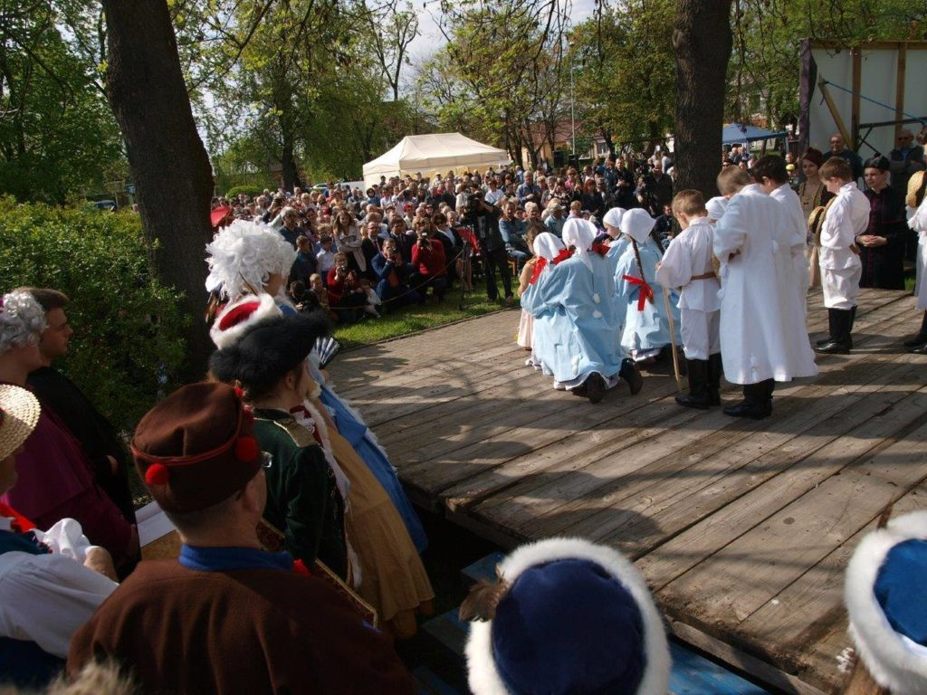 Zamiast ociężałych oficjałek [Zdjęcia]
