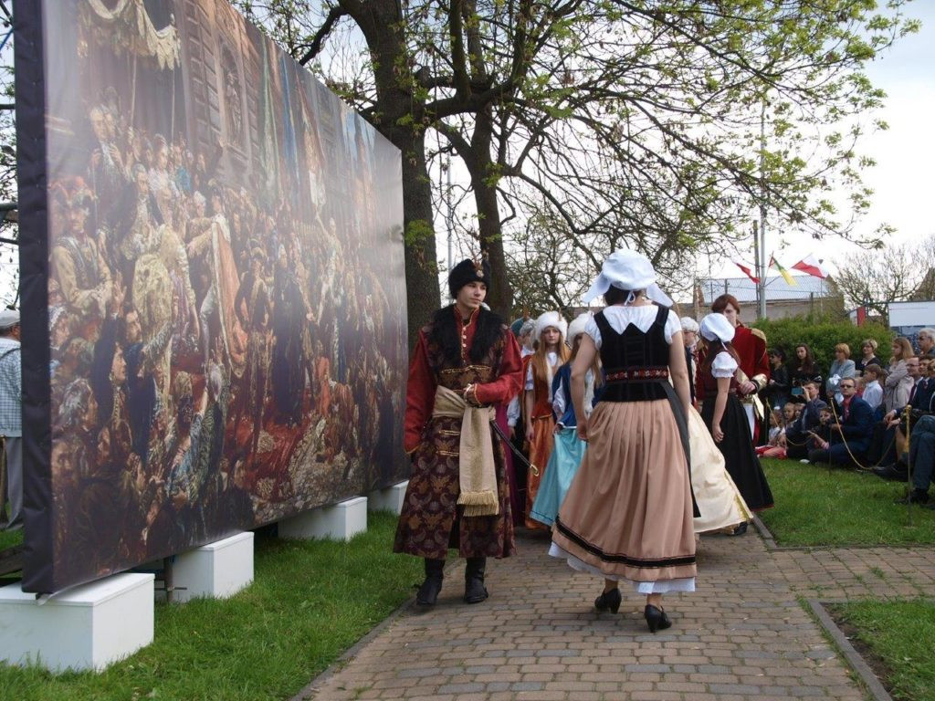 Zamiast ociężałych oficjałek [Zdjęcia]