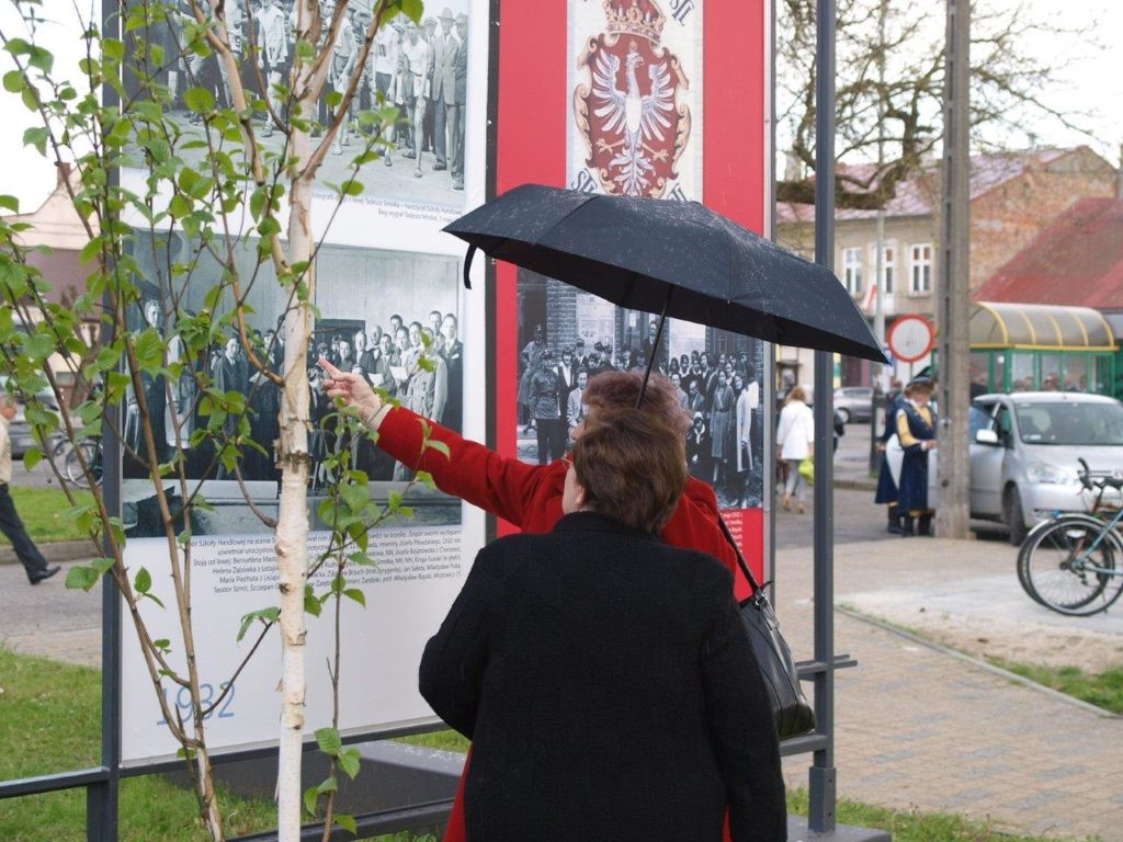 Zamiast ociężałych oficjałek [Zdjęcia]