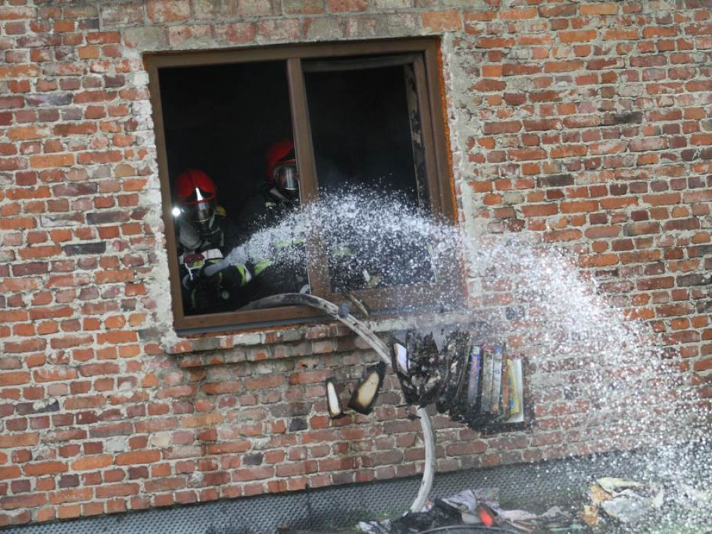 Pożar na tarnobrzeskim osiedlu Miechocin [Zdjęcia] [wideo]