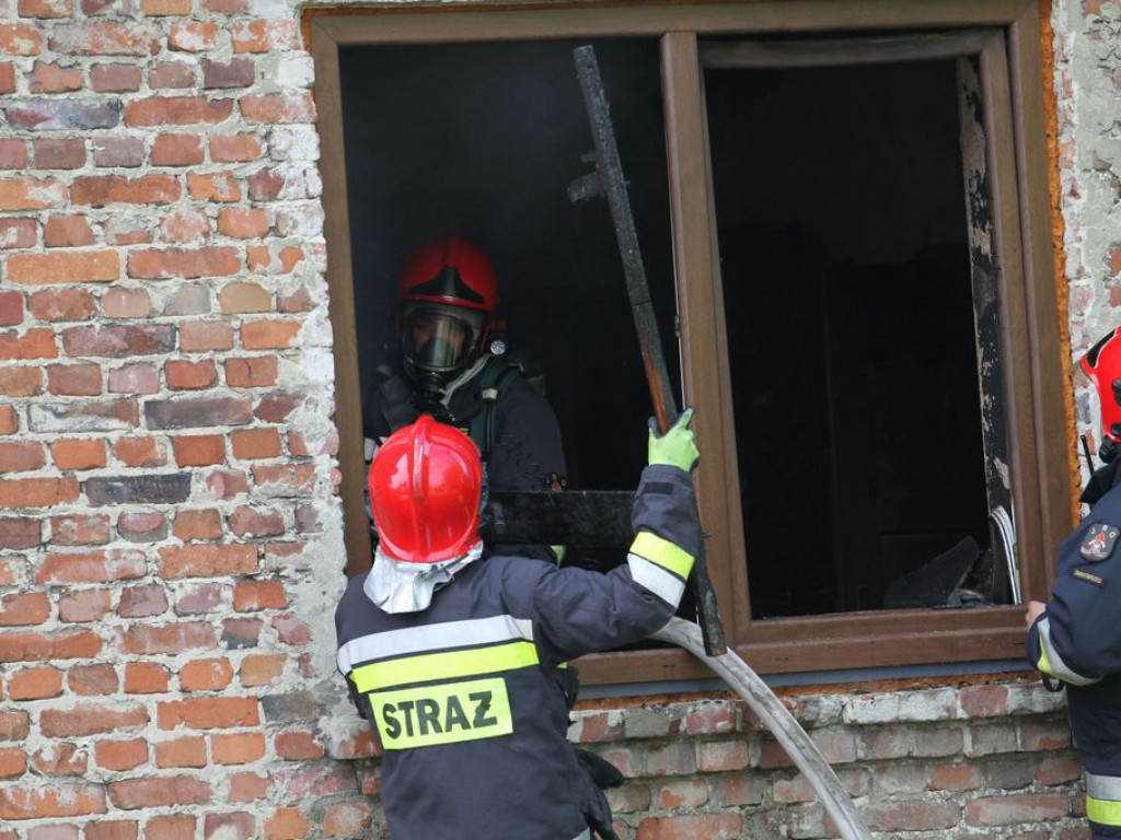 Pożar na tarnobrzeskim osiedlu Miechocin [Zdjęcia] [wideo]