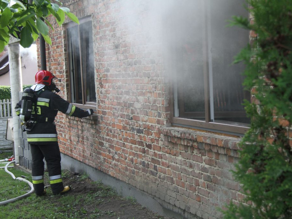 Pożar na tarnobrzeskim osiedlu Miechocin [Zdjęcia] [wideo]