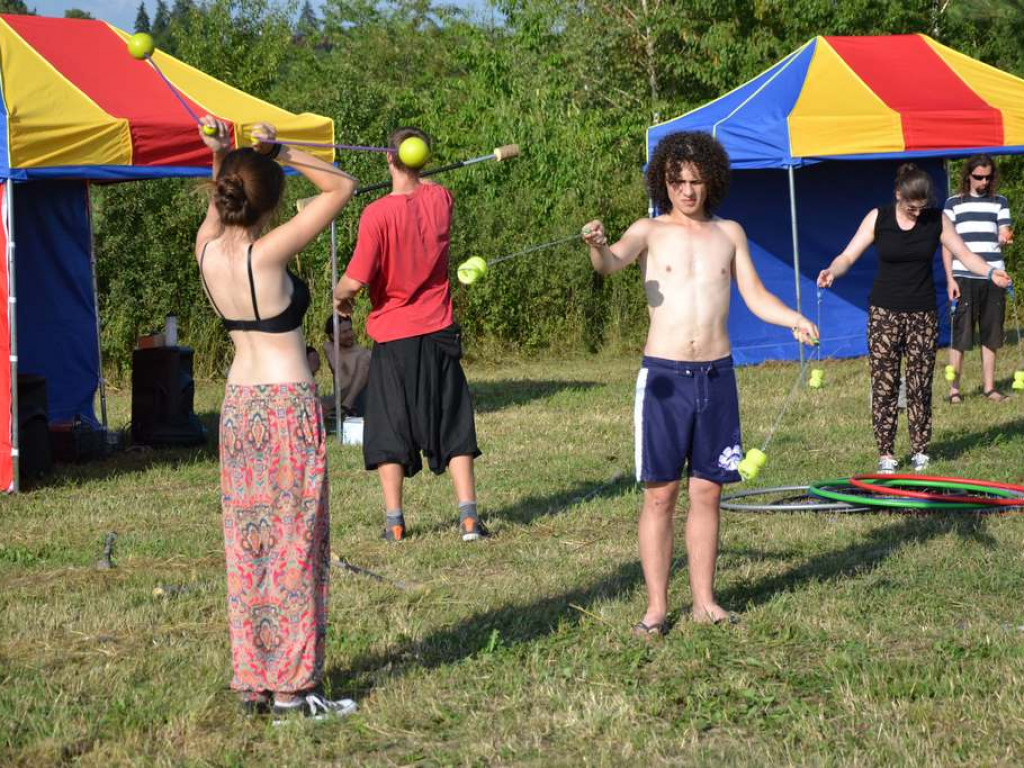 Trwa Festiwal Siarki, Ognia i Bębnów nad Jeziorem Tarnobrzeskim [Zdjęcia] [Wideo]