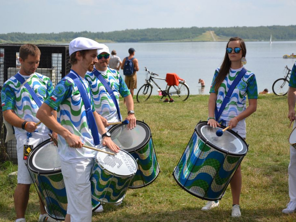 Trwa Festiwal Siarki, Ognia i Bębnów nad Jeziorem Tarnobrzeskim [Zdjęcia] [Wideo]
