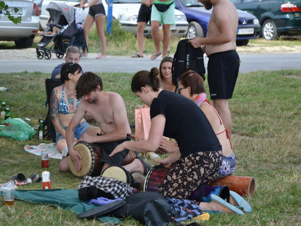 Trwa Festiwal Siarki, Ognia i Bębnów nad Jeziorem Tarnobrzeskim [Zdjęcia] [Wideo]