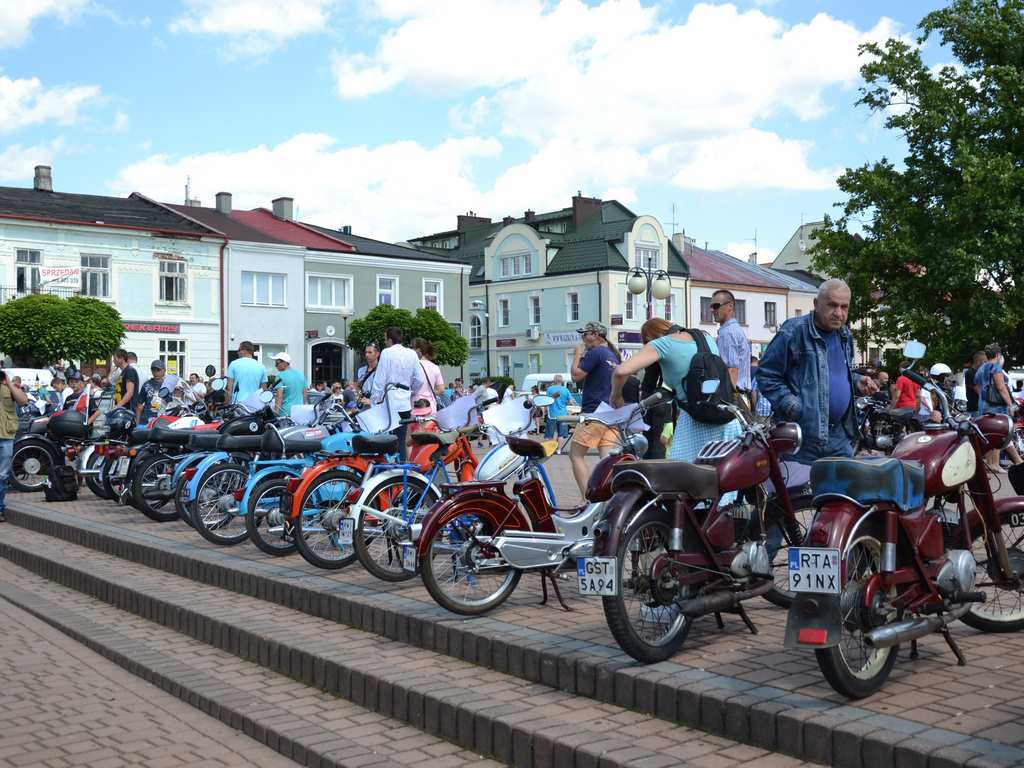 Spotkanie pojazdów PRL w Tarnobrzegu [Zdjęcia]