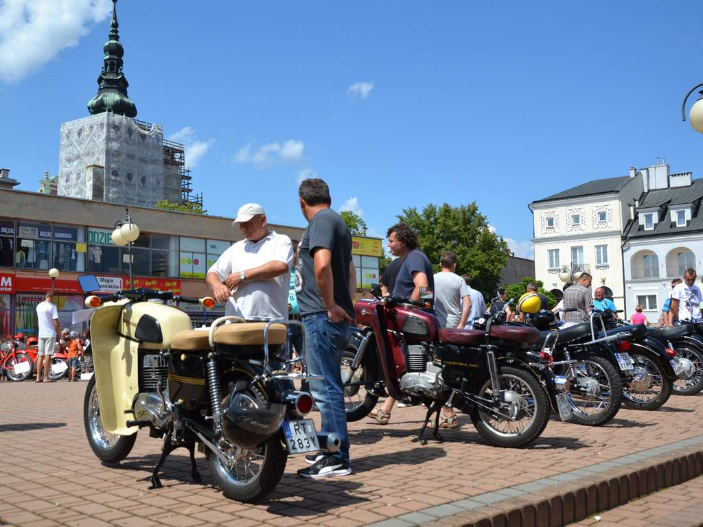 Spotkanie pojazdów PRL w Tarnobrzegu [Zdjęcia]