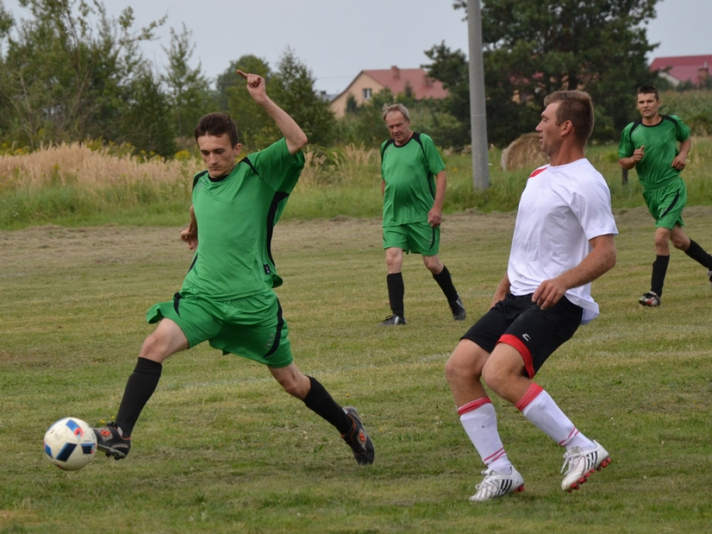 Tysiąc mieszkańców i dwie drużyny piłkarskie. Derby w Cyganach! [Zdjęcia]