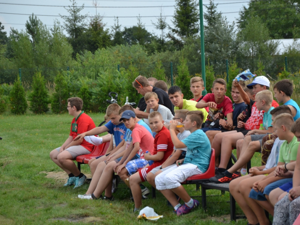 Tysiąc mieszkańców i dwie drużyny piłkarskie. Derby w Cyganach! [Zdjęcia]