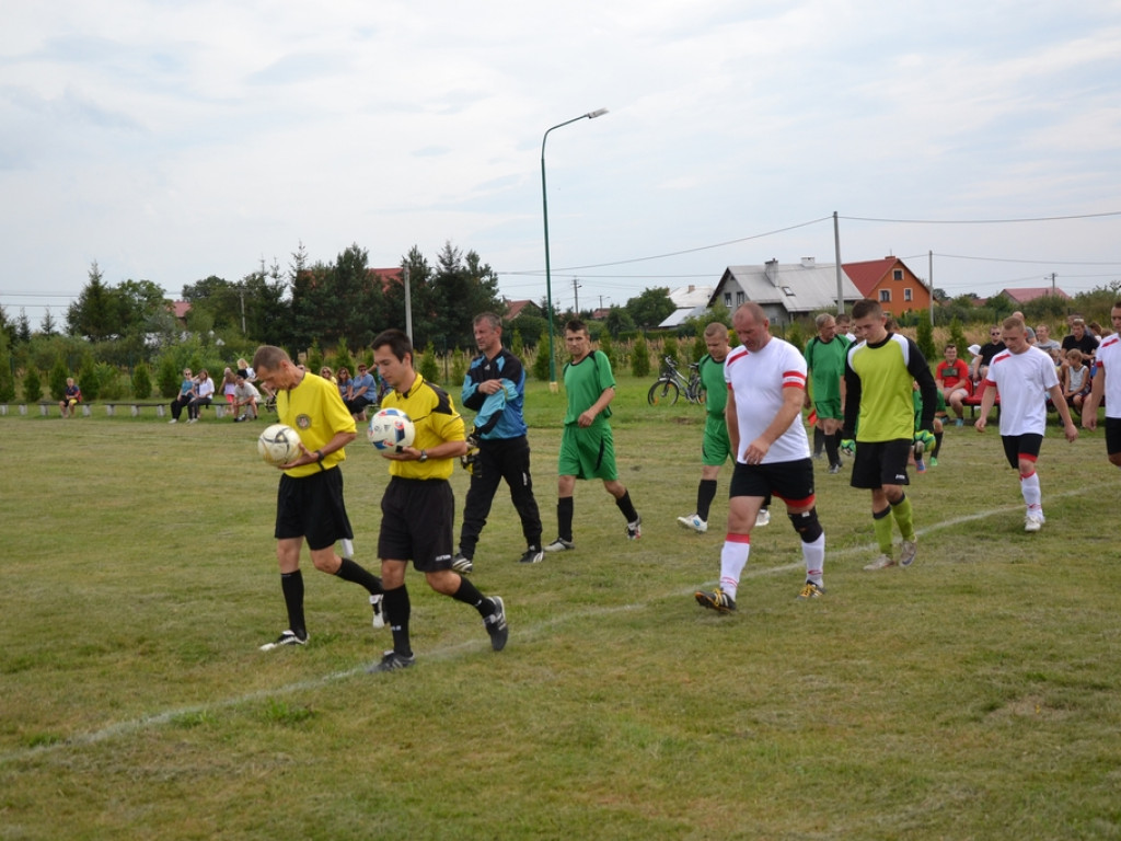 Tysiąc mieszkańców i dwie drużyny piłkarskie. Derby w Cyganach! [Zdjęcia]