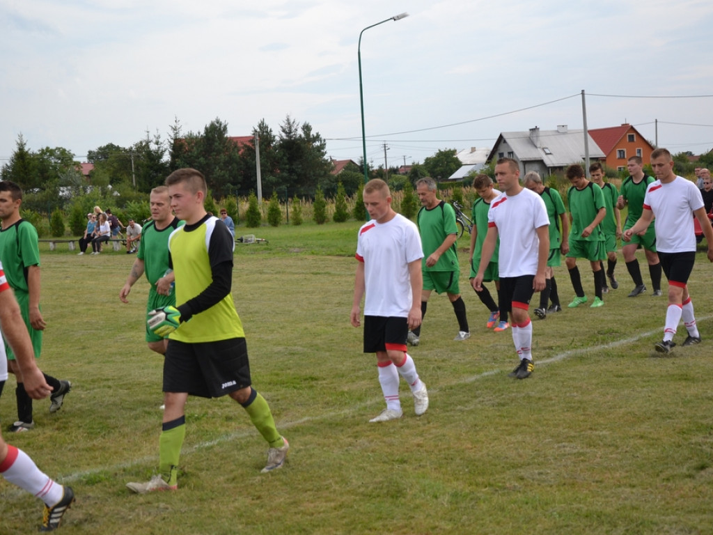 Tysiąc mieszkańców i dwie drużyny piłkarskie. Derby w Cyganach! [Zdjęcia]