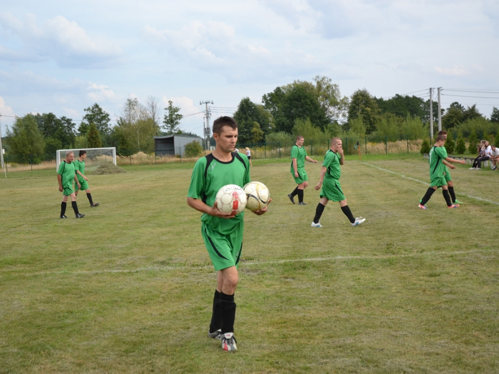 Tysiąc mieszkańców i dwie drużyny piłkarskie. Derby w Cyganach! [Zdjęcia]