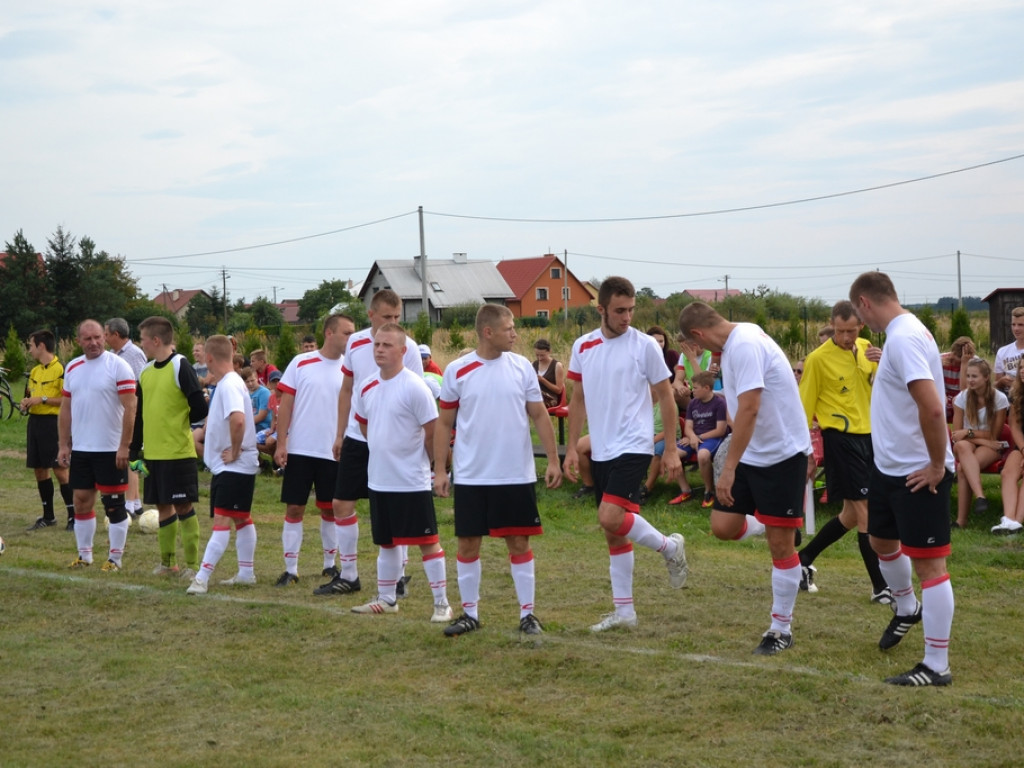 Tysiąc mieszkańców i dwie drużyny piłkarskie. Derby w Cyganach! [Zdjęcia]