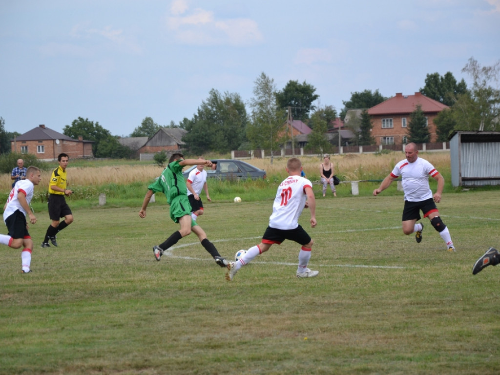 Tysiąc mieszkańców i dwie drużyny piłkarskie. Derby w Cyganach! [Zdjęcia]