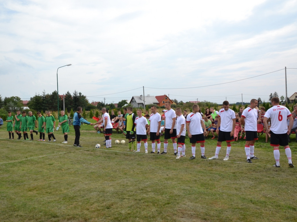 Tysiąc mieszkańców i dwie drużyny piłkarskie. Derby w Cyganach! [Zdjęcia]