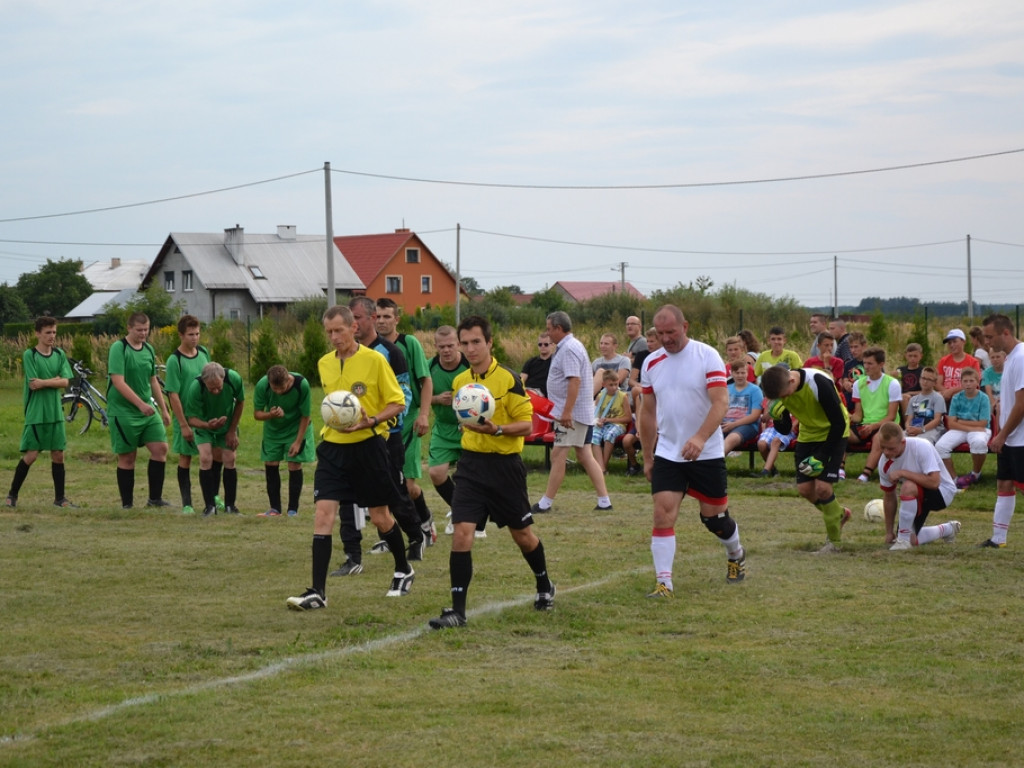 Tysiąc mieszkańców i dwie drużyny piłkarskie. Derby w Cyganach! [Zdjęcia]