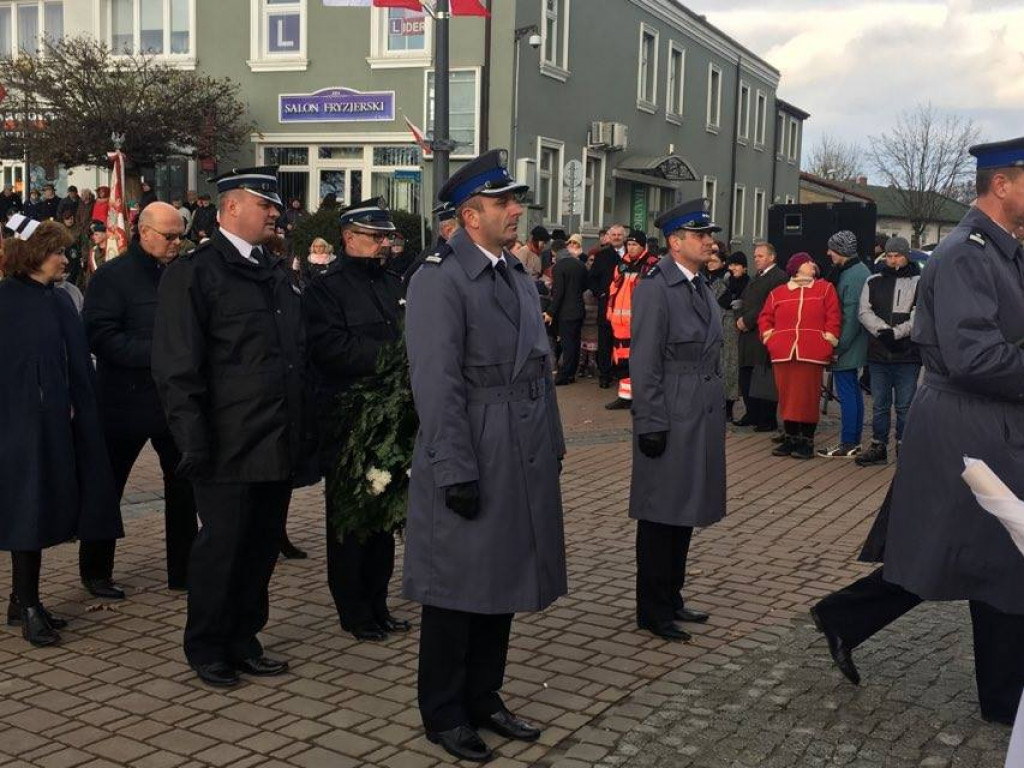 Obchody Święta Niepodległości na tarnobrzeskim rynku [Zdjęcia]