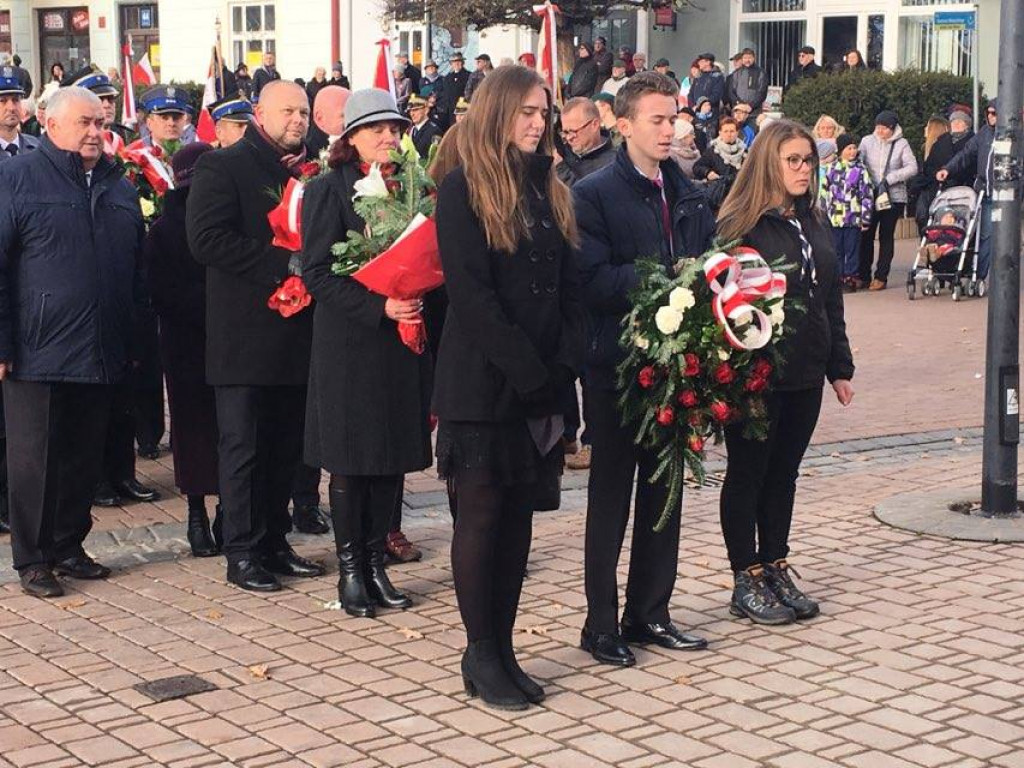 Obchody Święta Niepodległości na tarnobrzeskim rynku [Zdjęcia]
