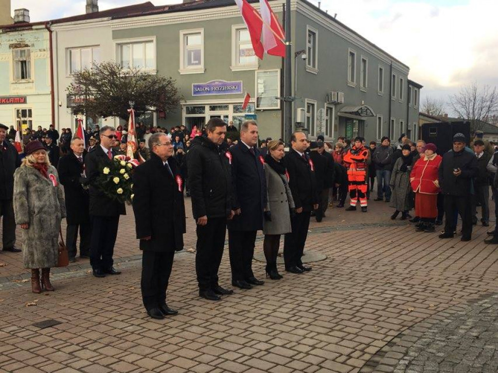 Obchody Święta Niepodległości na tarnobrzeskim rynku [Zdjęcia]