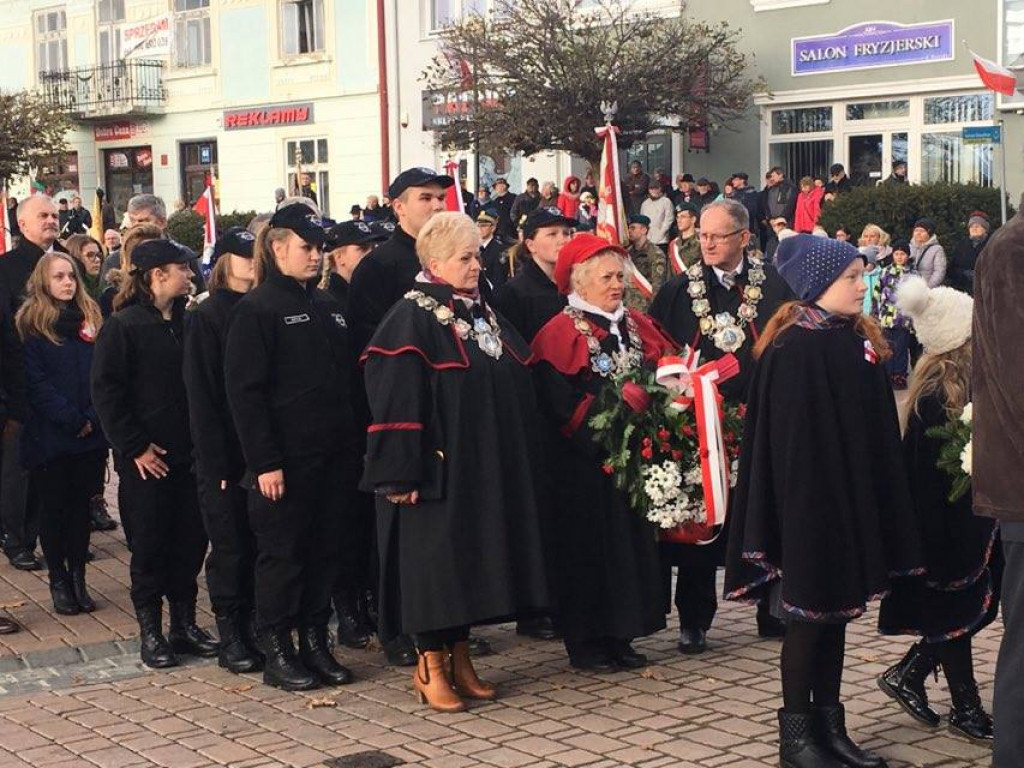 Obchody Święta Niepodległości na tarnobrzeskim rynku [Zdjęcia]
