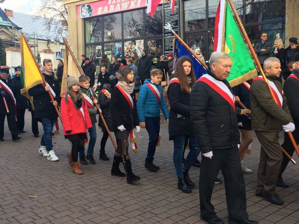 Obchody Święta Niepodległości na tarnobrzeskim rynku [Zdjęcia]