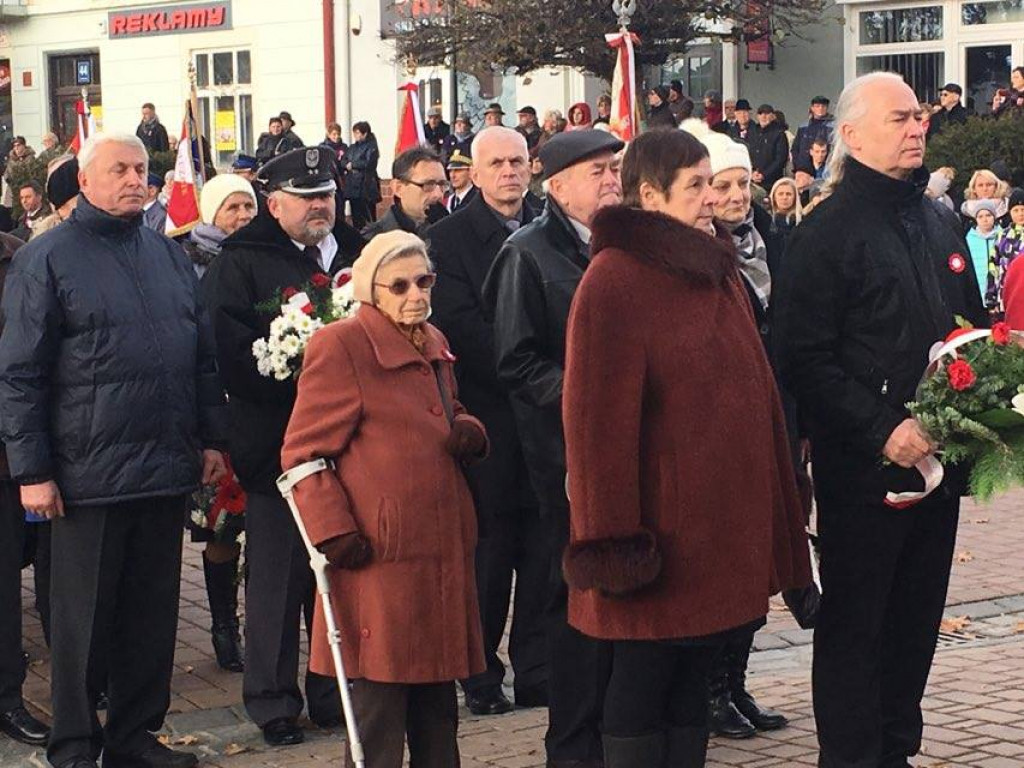 Obchody Święta Niepodległości na tarnobrzeskim rynku [Zdjęcia]