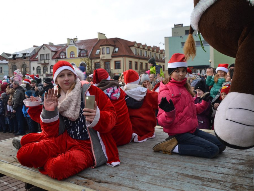 Parada Mikołajów przeszła przez Tarnobrzeg! [Zdjęcia][Wideo]