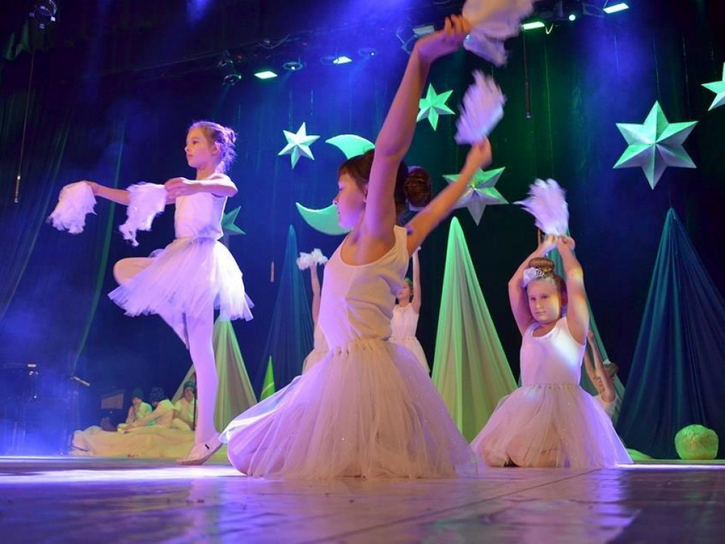 Tu już są prawie Święta! Mikołajkowy Dom Kultury - ZDJĘCIA