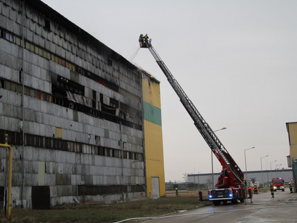 Pożar hali w Machowie w Tarnobrzegu [ZDJĘCIA]
