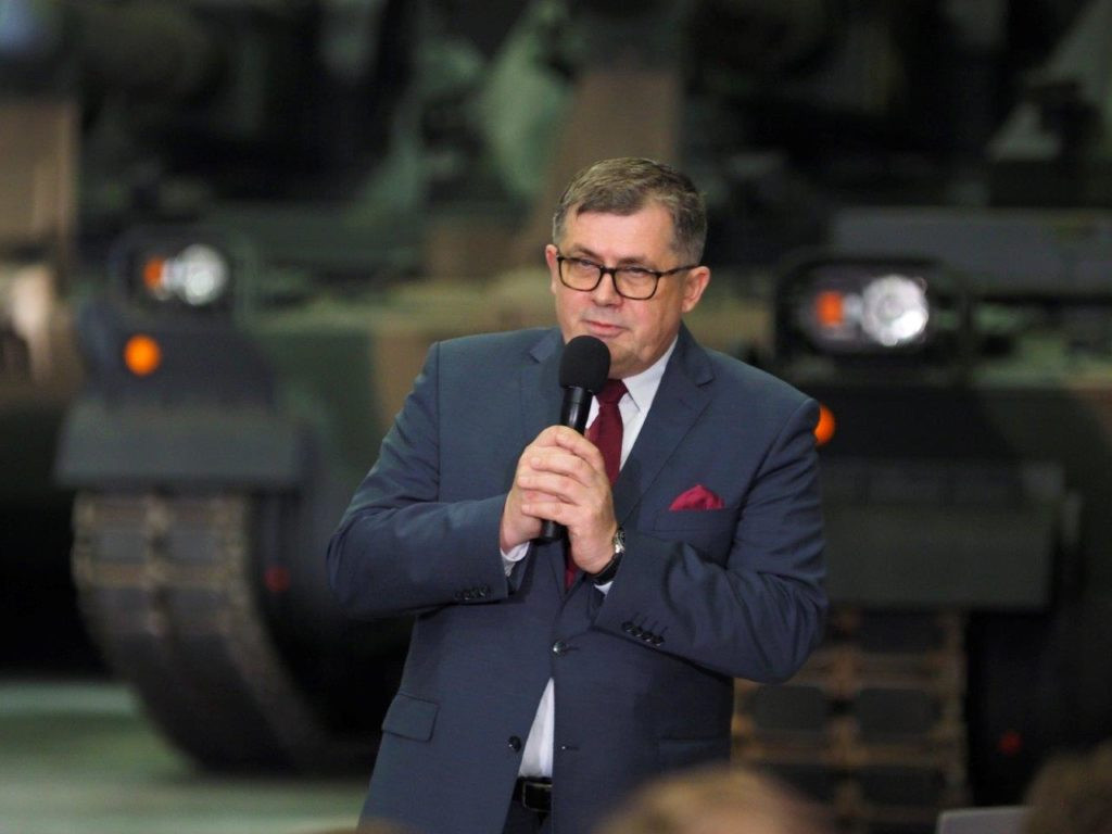 MON na wielkich zakupach w HSW. Premier i minister obrony w Stalowej Woli [ZDJĘCIA]