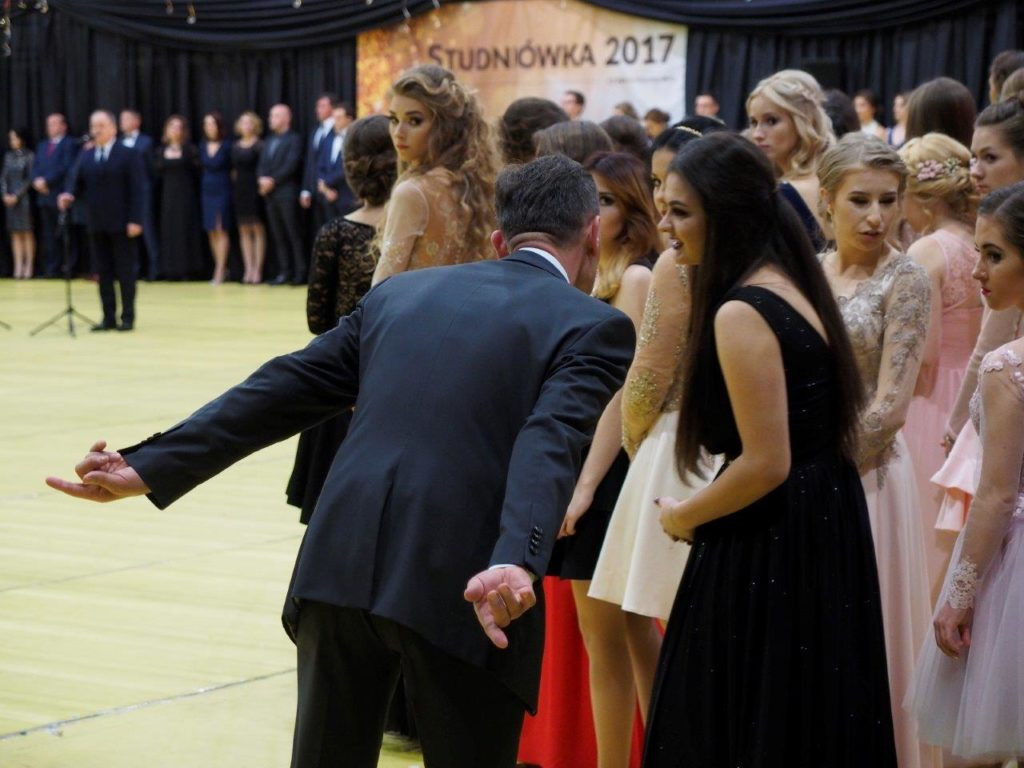Studniówka w LOKEN, czyli Liceum Ogólnokształcącym im. KEN w Stalowej Woli - ZDJĘCIA
