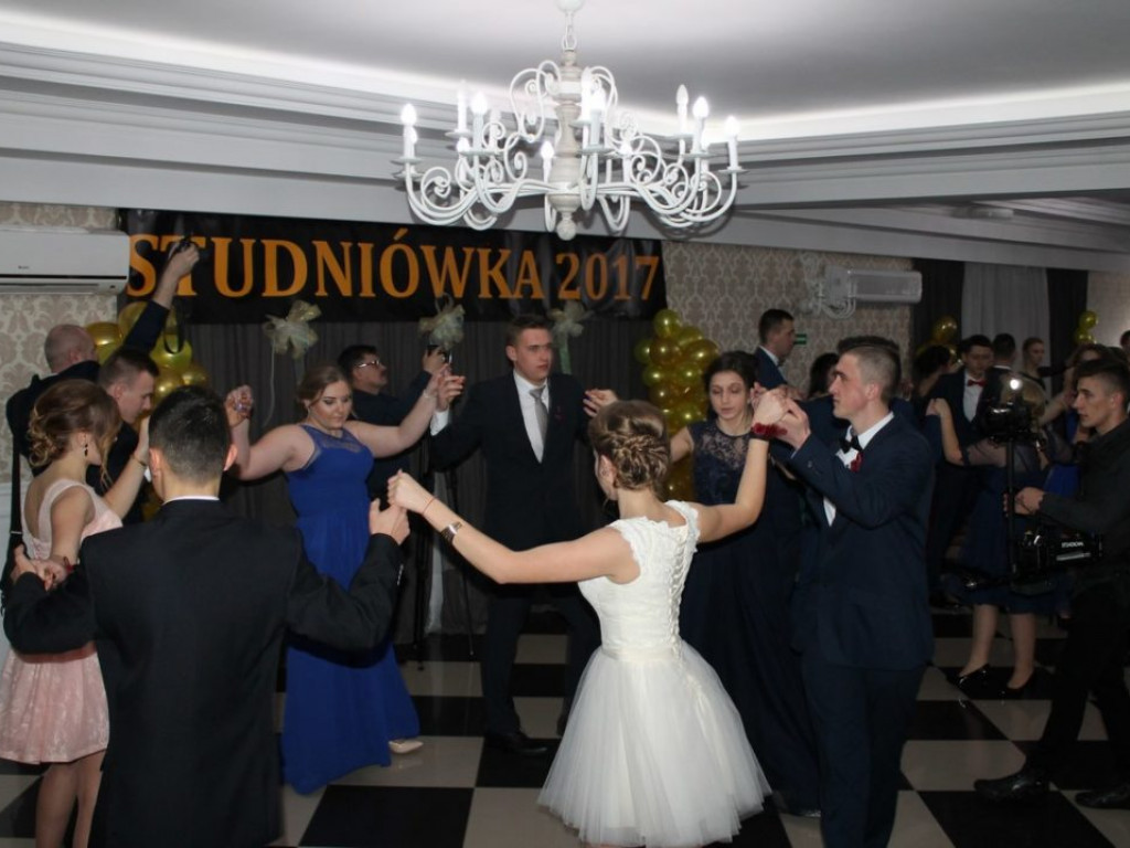 Studniówka Zespołu Szkół nr 1 w Opatowie - ZDJĘCIA