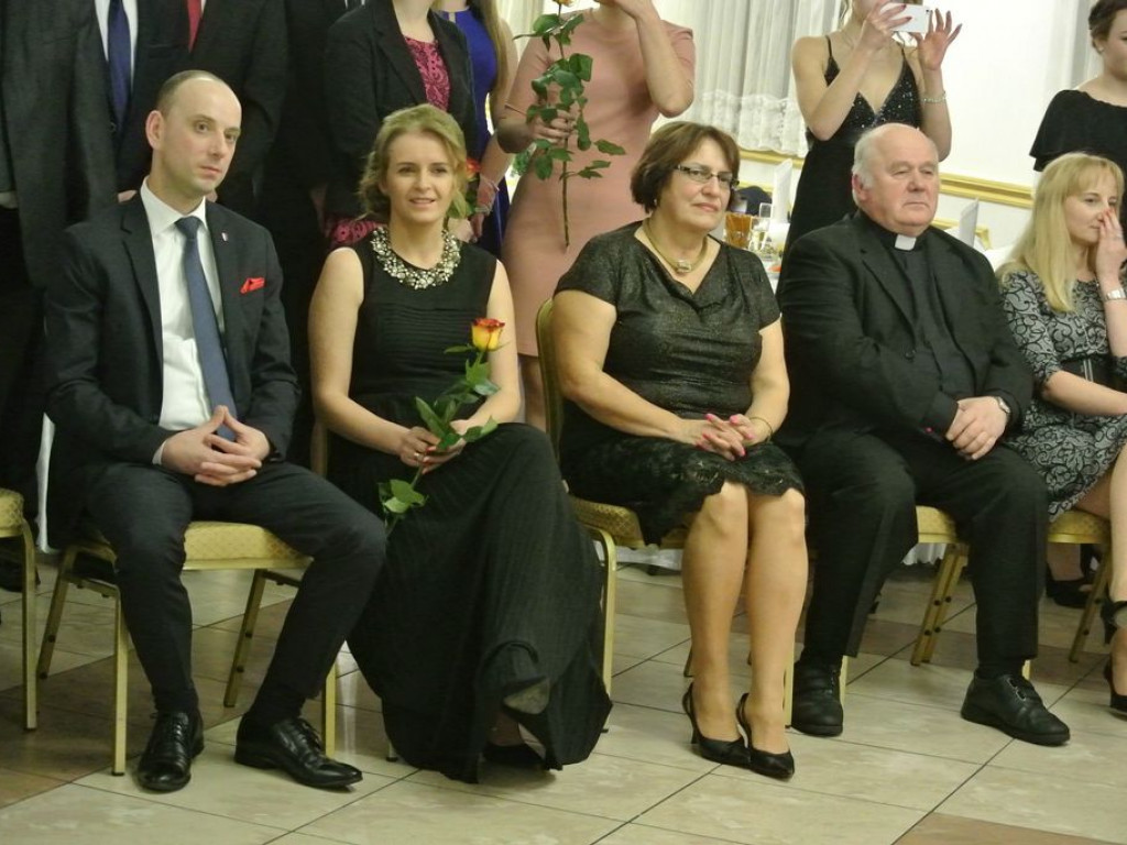 Studniówka Zespołu Szkół Nr 2 w Nowej Dębie - ZDJĘCIA