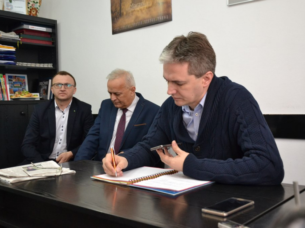 Marszałek Adam Jarubas dyżurował przy telefonie w redakcji TN [Zdjęcia]