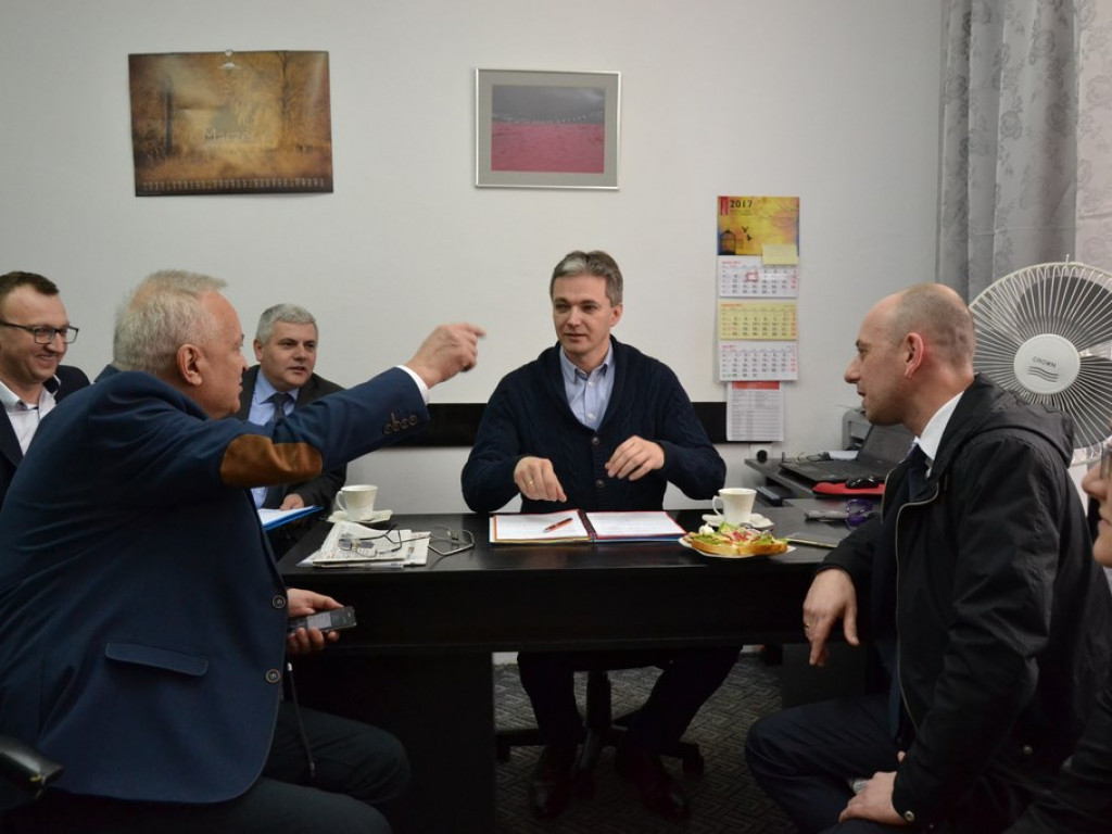 Marszałek Adam Jarubas dyżurował przy telefonie w redakcji TN [Zdjęcia]