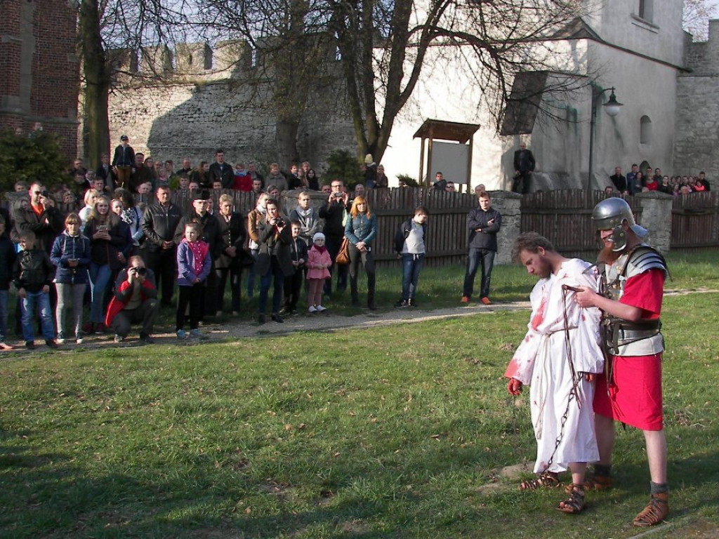 Pasyjne misterium w Szydłowie [Zdjęcia]