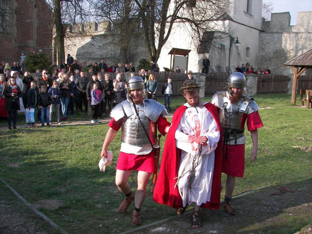 Pasyjne misterium w Szydłowie [Zdjęcia]