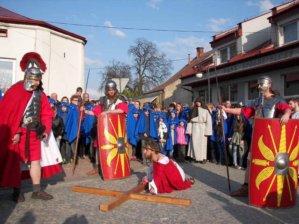 Pasyjne misterium w Szydłowie [Zdjęcia]