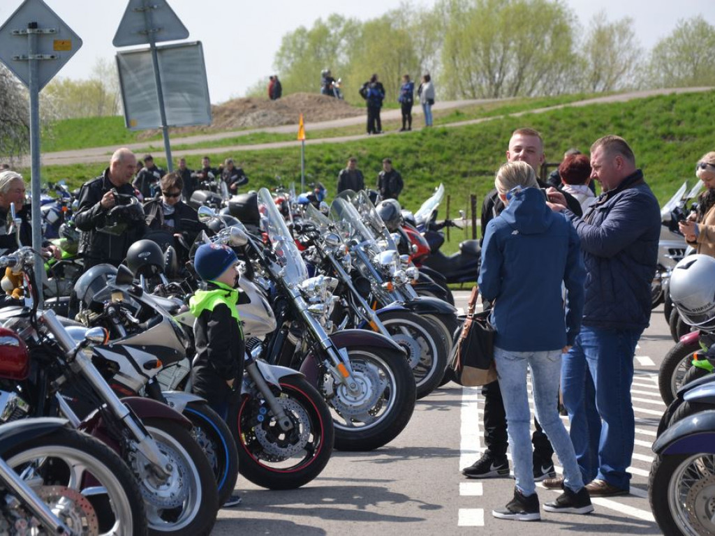 Motocyklowa impreza w Tarnobrzegu [Zdjęcia] [Wideo]