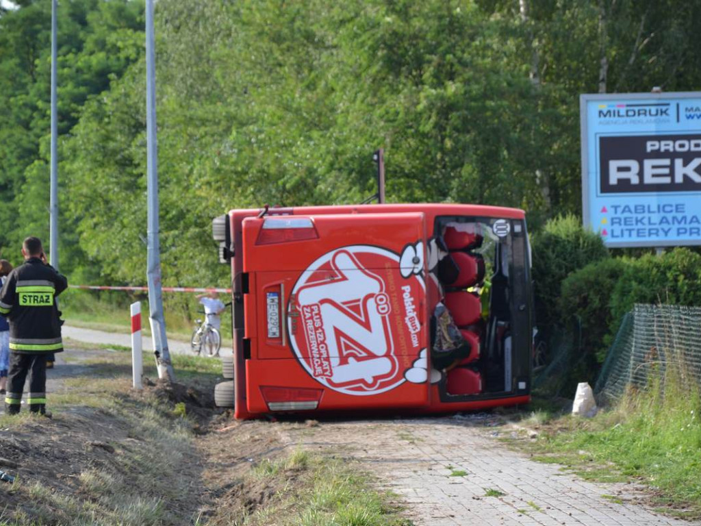 Wypadek w Nowej Dębie: 32 osoby w szpitalach [Zdjęcia]