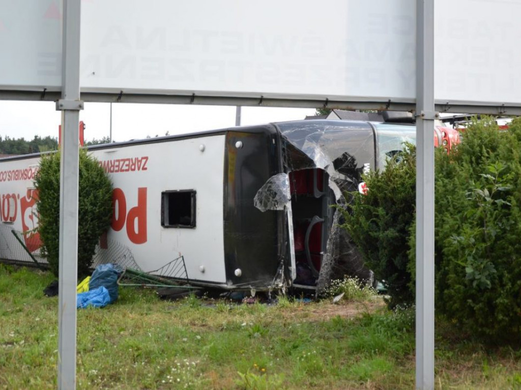 Wypadek w Nowej Dębie: 32 osoby w szpitalach [Zdjęcia]