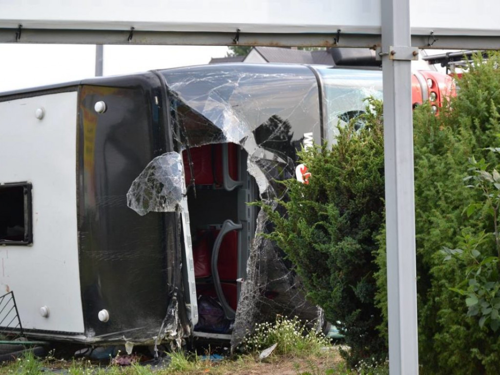 Wypadek w Nowej Dębie: 32 osoby w szpitalach [Zdjęcia]