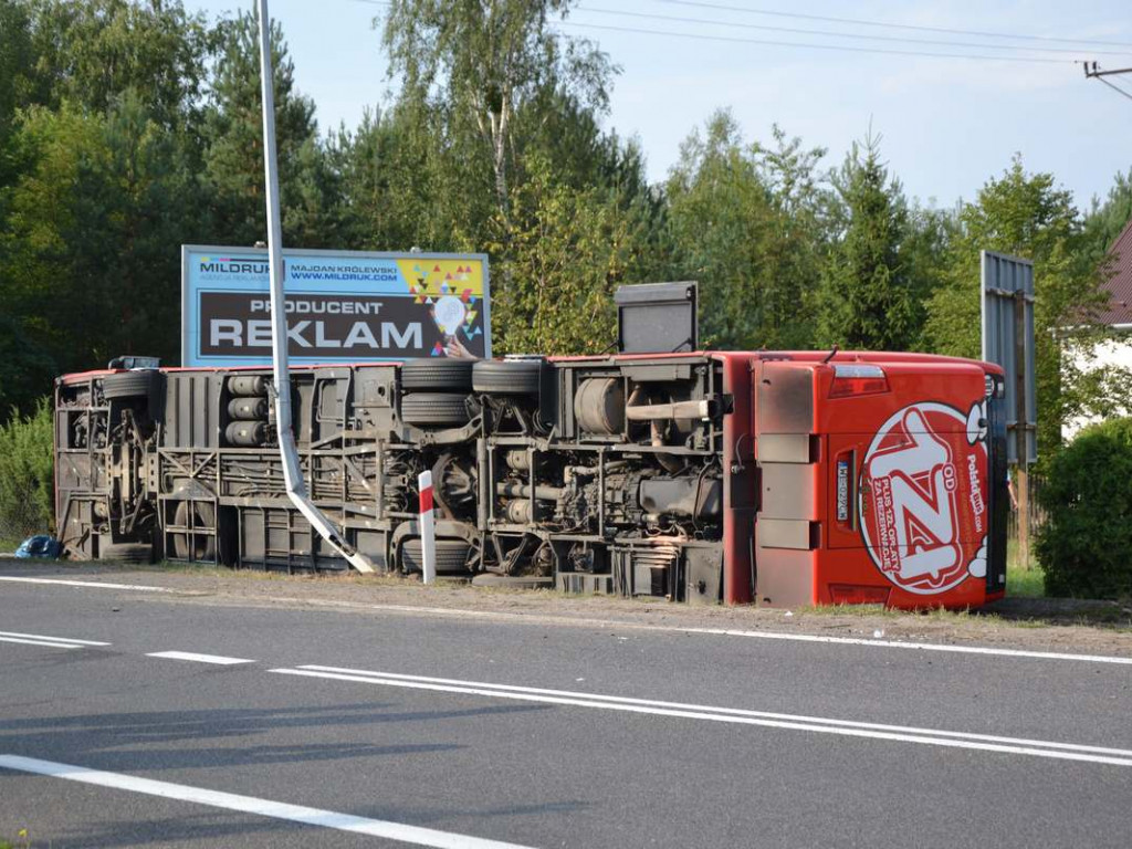 Wypadek w Nowej Dębie: 32 osoby w szpitalach [Zdjęcia]