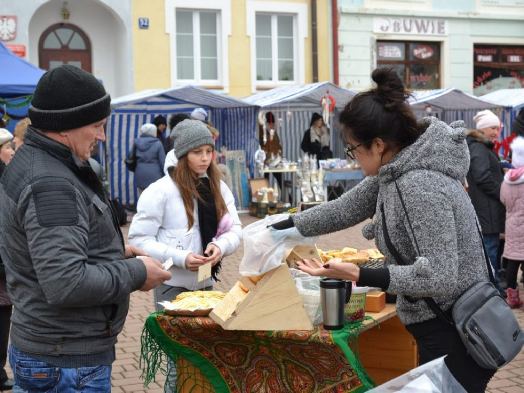 Tarnobrzeg znów opanowały Mikołaje! Zdjęcia z parady i świątecznego jarmarku