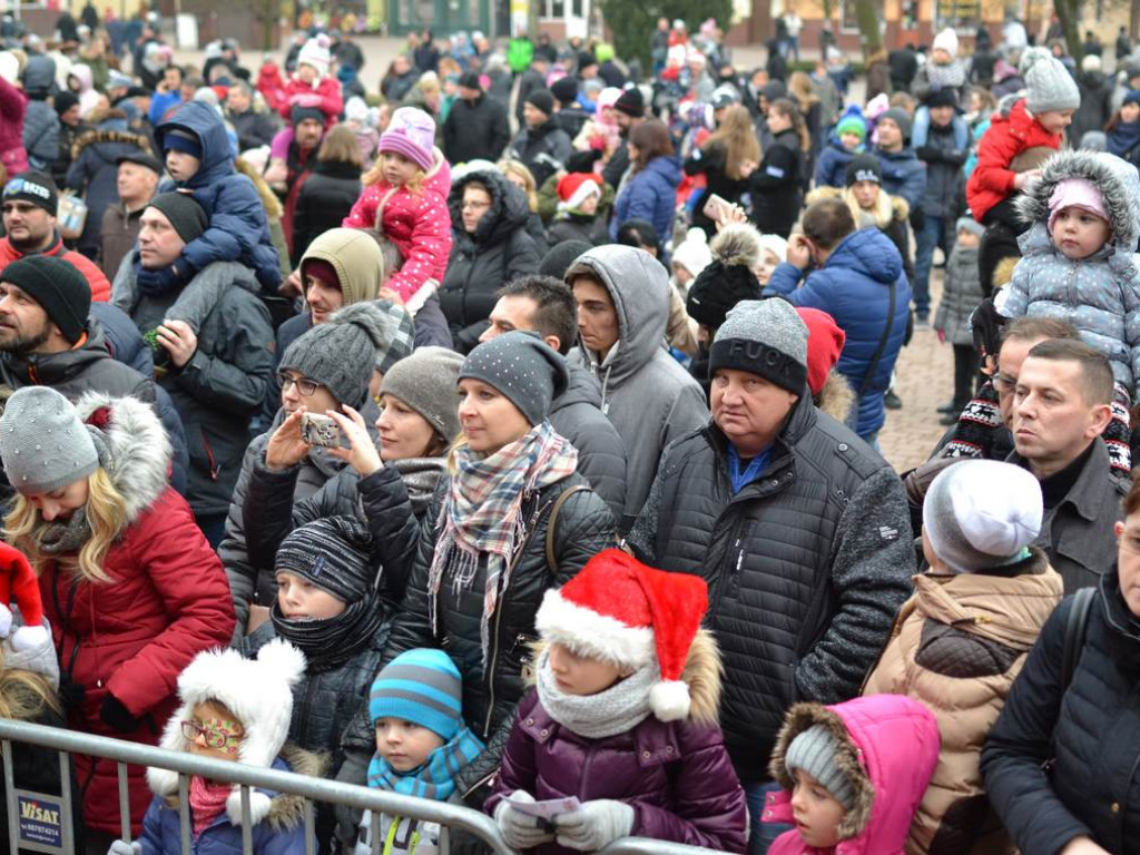 Tarnobrzeg znów opanowały Mikołaje! Zdjęcia z parady i świątecznego jarmarku
