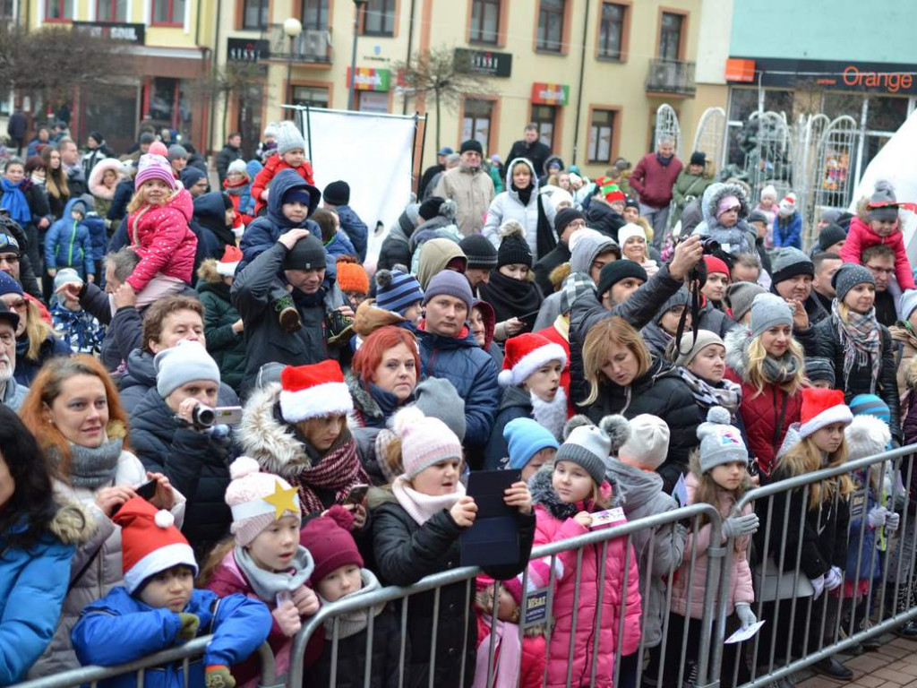 Tarnobrzeg znów opanowały Mikołaje! Zdjęcia z parady i świątecznego jarmarku