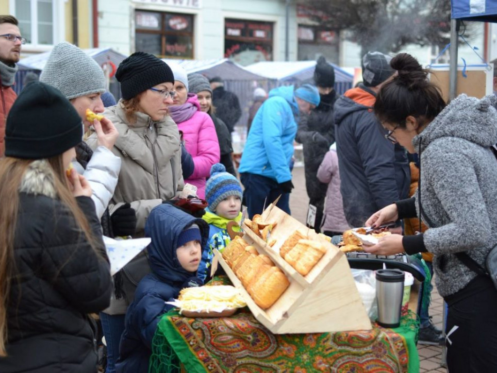 Tarnobrzeg znów opanowały Mikołaje! Zdjęcia z parady i świątecznego jarmarku