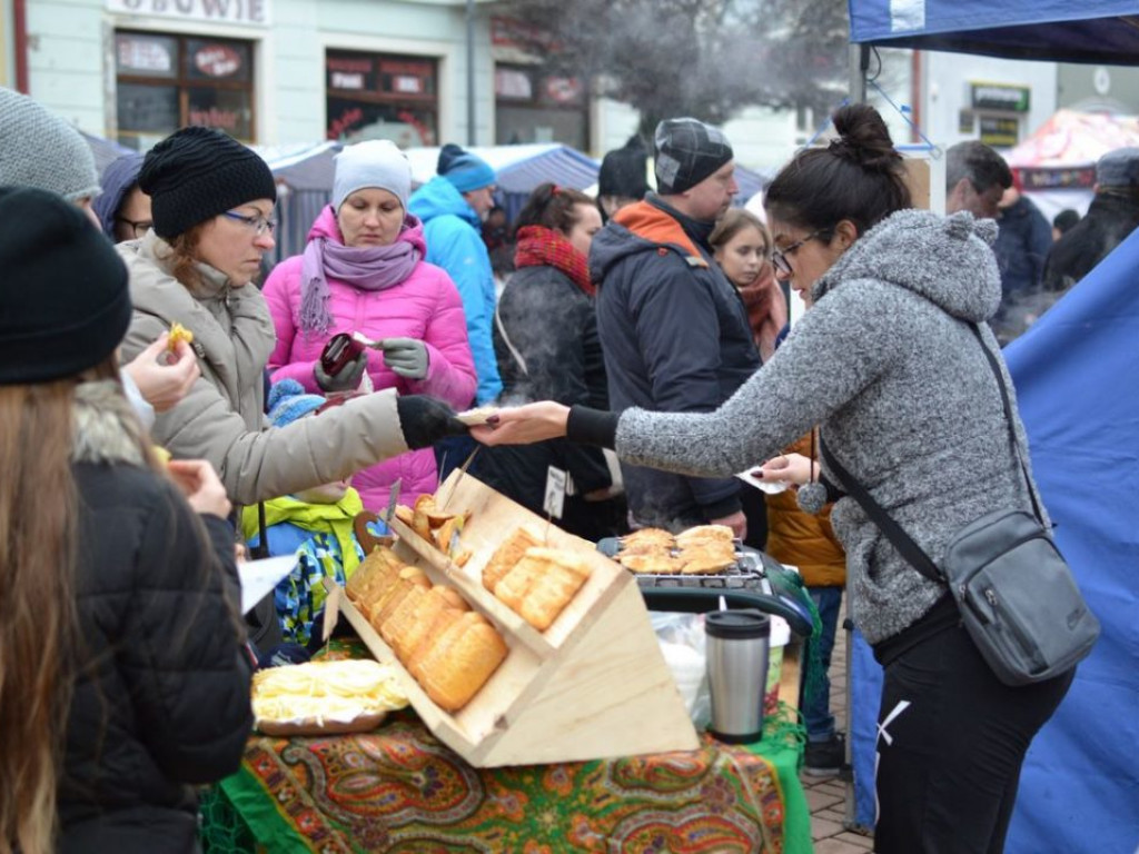Tarnobrzeg znów opanowały Mikołaje! Zdjęcia z parady i świątecznego jarmarku