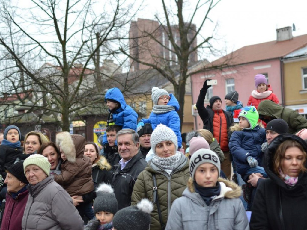 Tarnobrzeg znów opanowały Mikołaje! Zdjęcia z parady i świątecznego jarmarku