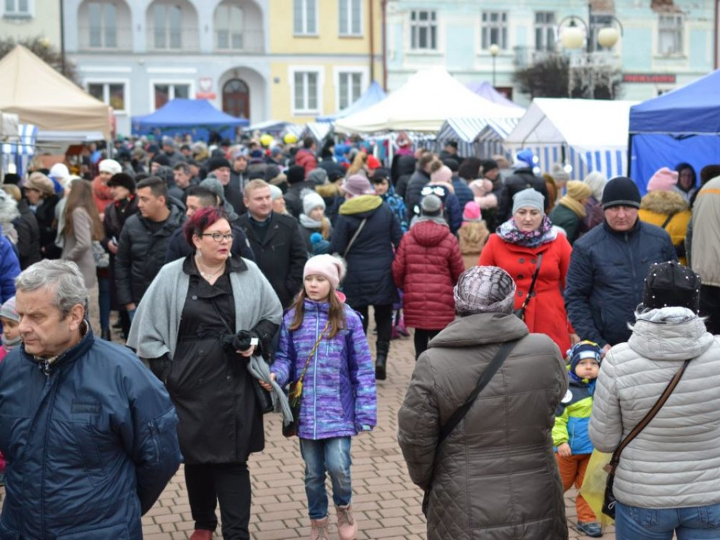 Tarnobrzeg znów opanowały Mikołaje! Zdjęcia z parady i świątecznego jarmarku